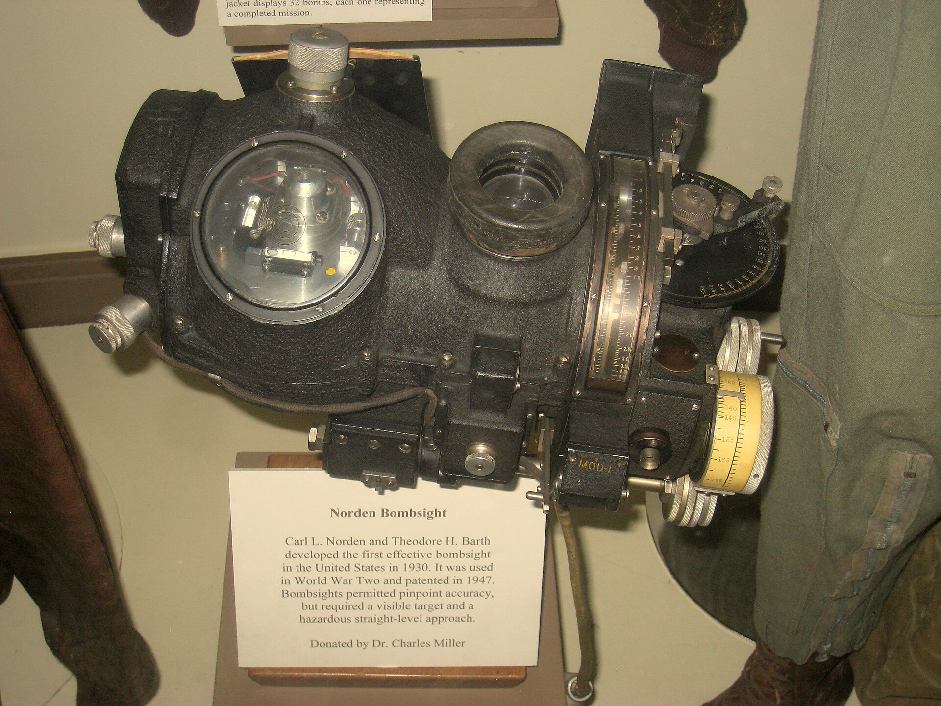 Mira Norden exposta num museu militar em Pittsburgh
