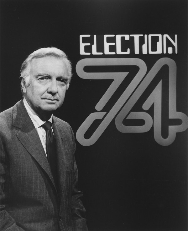 Walter Cronkite na CBS em 1974, o homem mais confiável da América