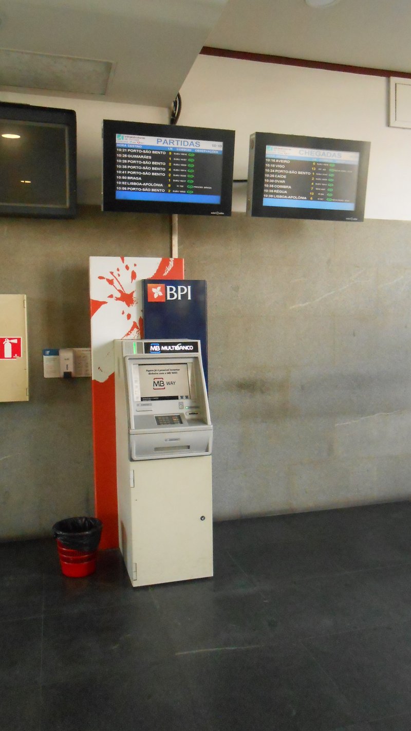 Caixa Multibanco do BPI — um dos terminais da rede SIBS que o Governo quer levar a todas as freguesias do país