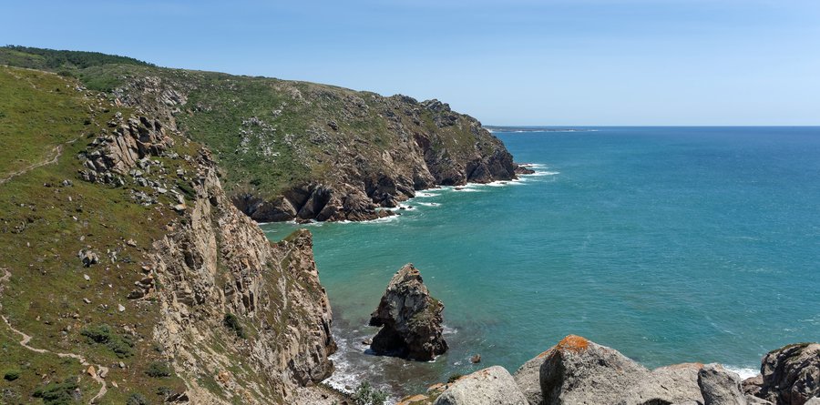 Falésias do Cabo da Roca, o ponto mais ocidental da Europa — a costa atlântica que Portugal quer transformar em laboratório vivo de economia azul.