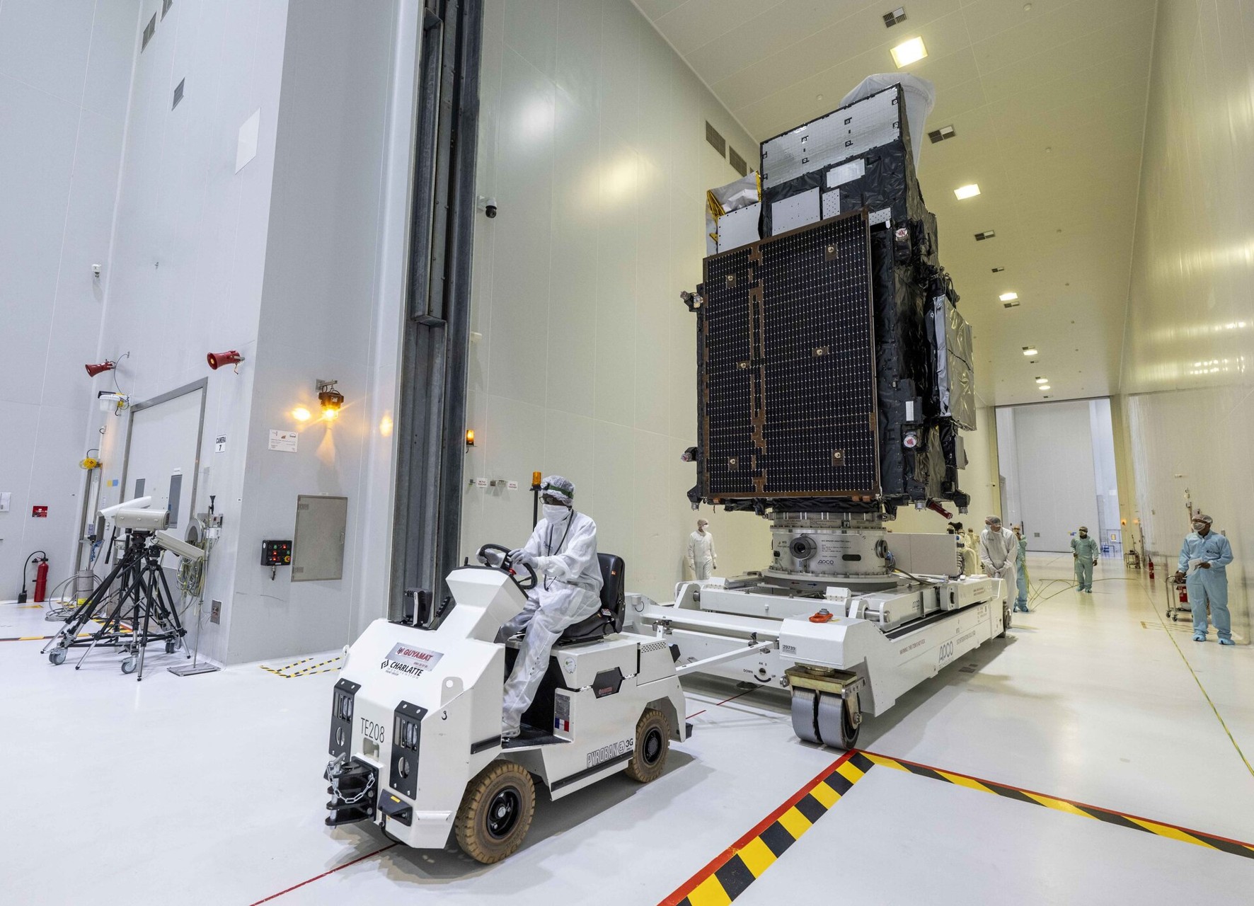 MTG-I2 a ser transferido numa instalação da ESA em Kourou