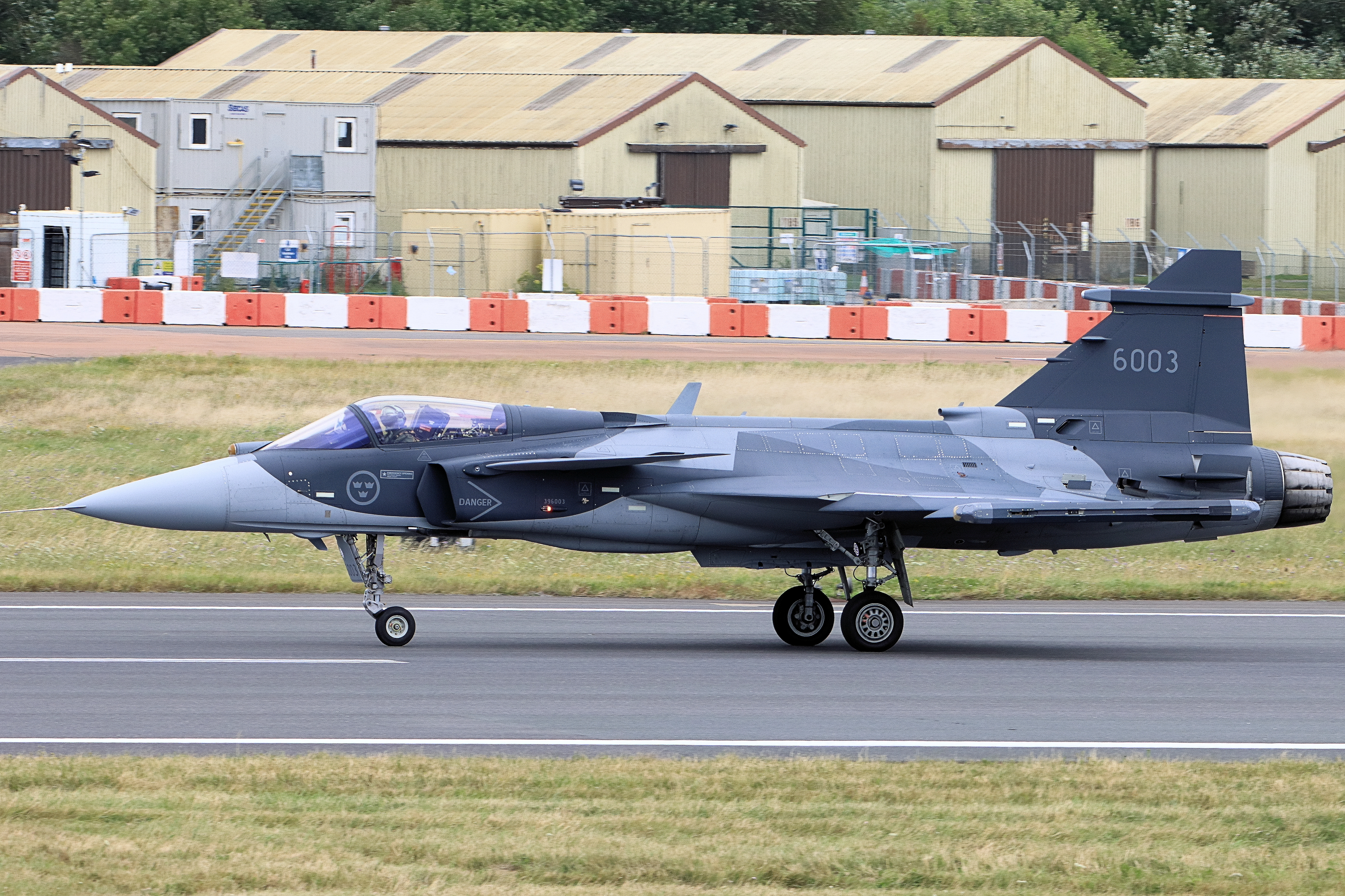 Caça Saab JAS-39E Gripen da Força Aérea Sueca a taxiar