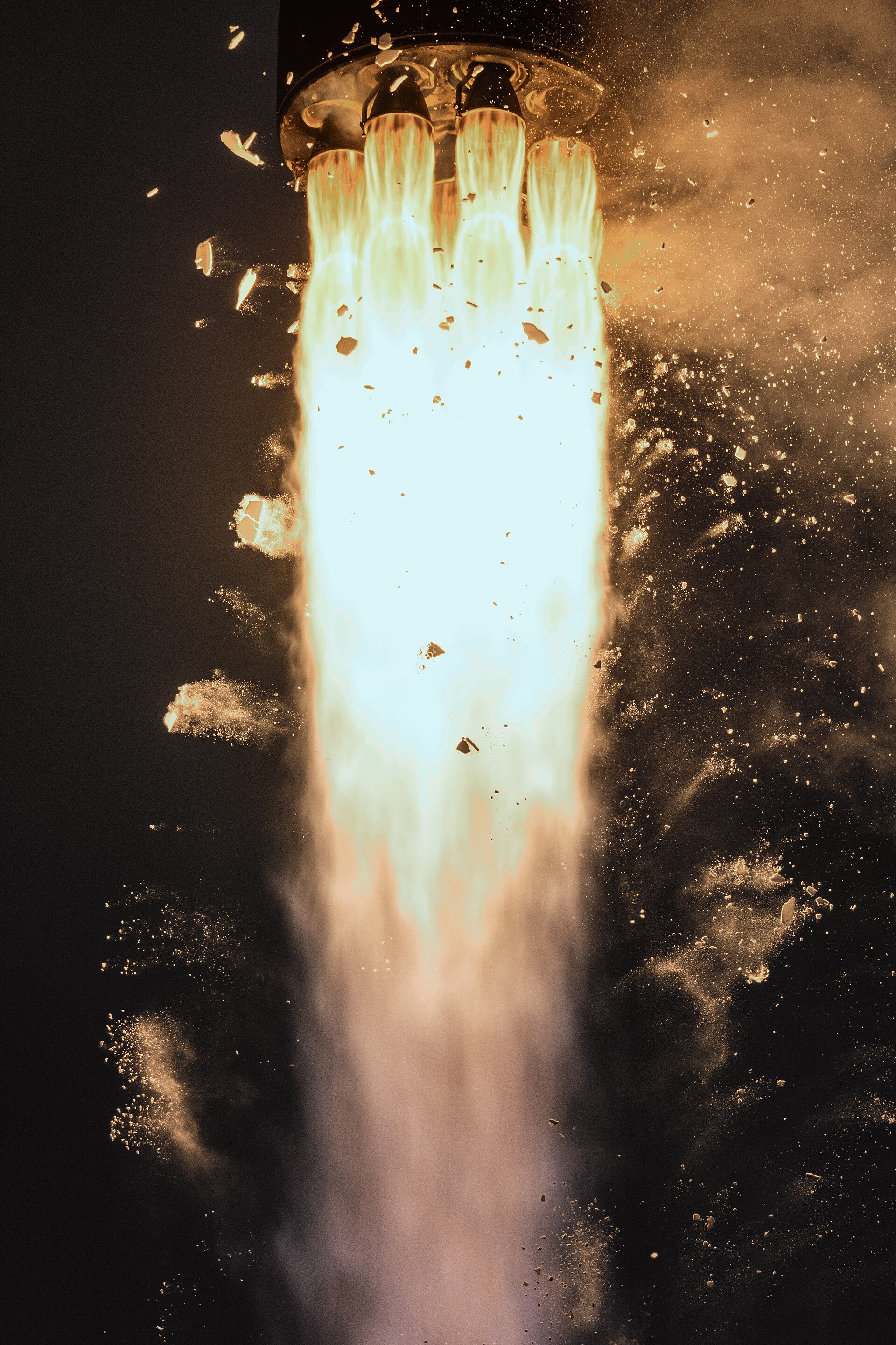 Satélite Flatellite da Rocket Lab, com painéis solares planos, em órbita da Terra