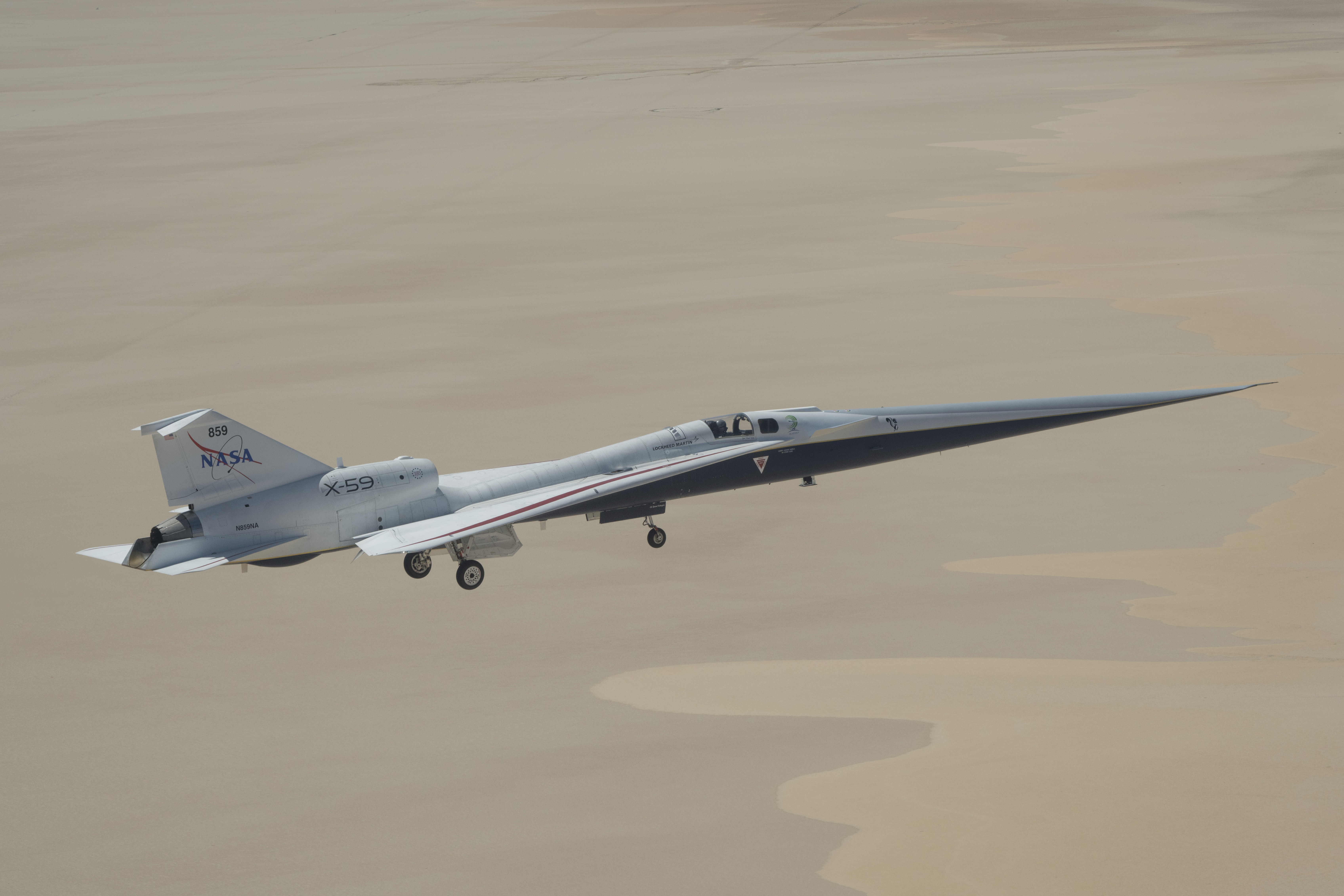 X-59 sobre Rogers Dry Lake durante testes
