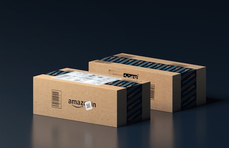 Caixas de envio da Amazon — o Prime Day 2026 decorre de 23 a 26 de junho em Portugal com descontos até 47%.
