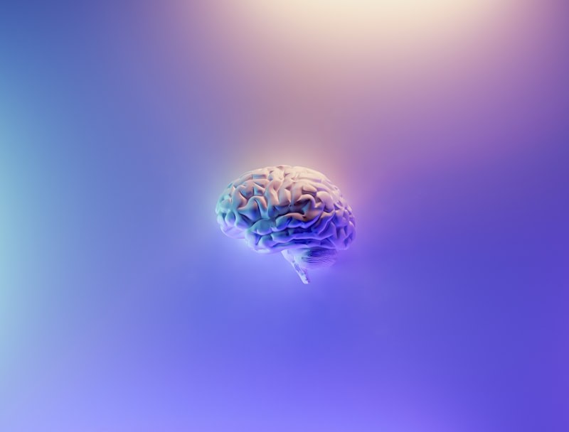 Cérebro iridescente com fundo azul e roxo — neurociência, sono e sonhos