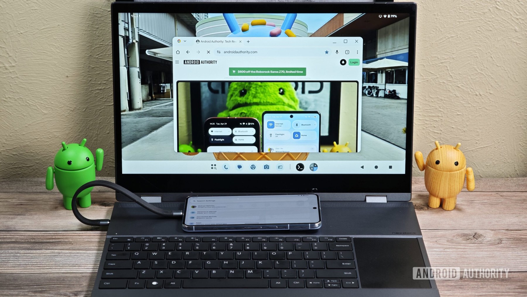 Android 16 Desktop Mode num monitor externo — taskbar, janela flutuante do Chrome e ecrã do telefone a funcionar em paralelo