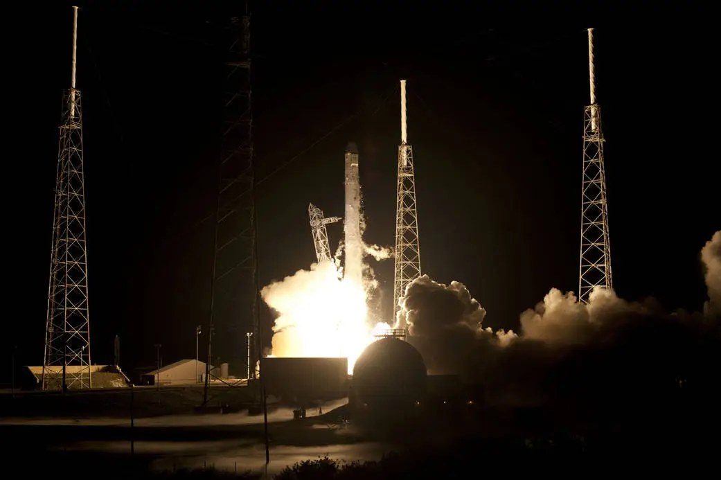 Falcon 9 da SpaceX a descolar